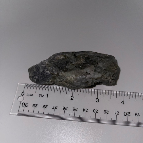 Raw Labradorite chunk A. - Picture 11 of 16